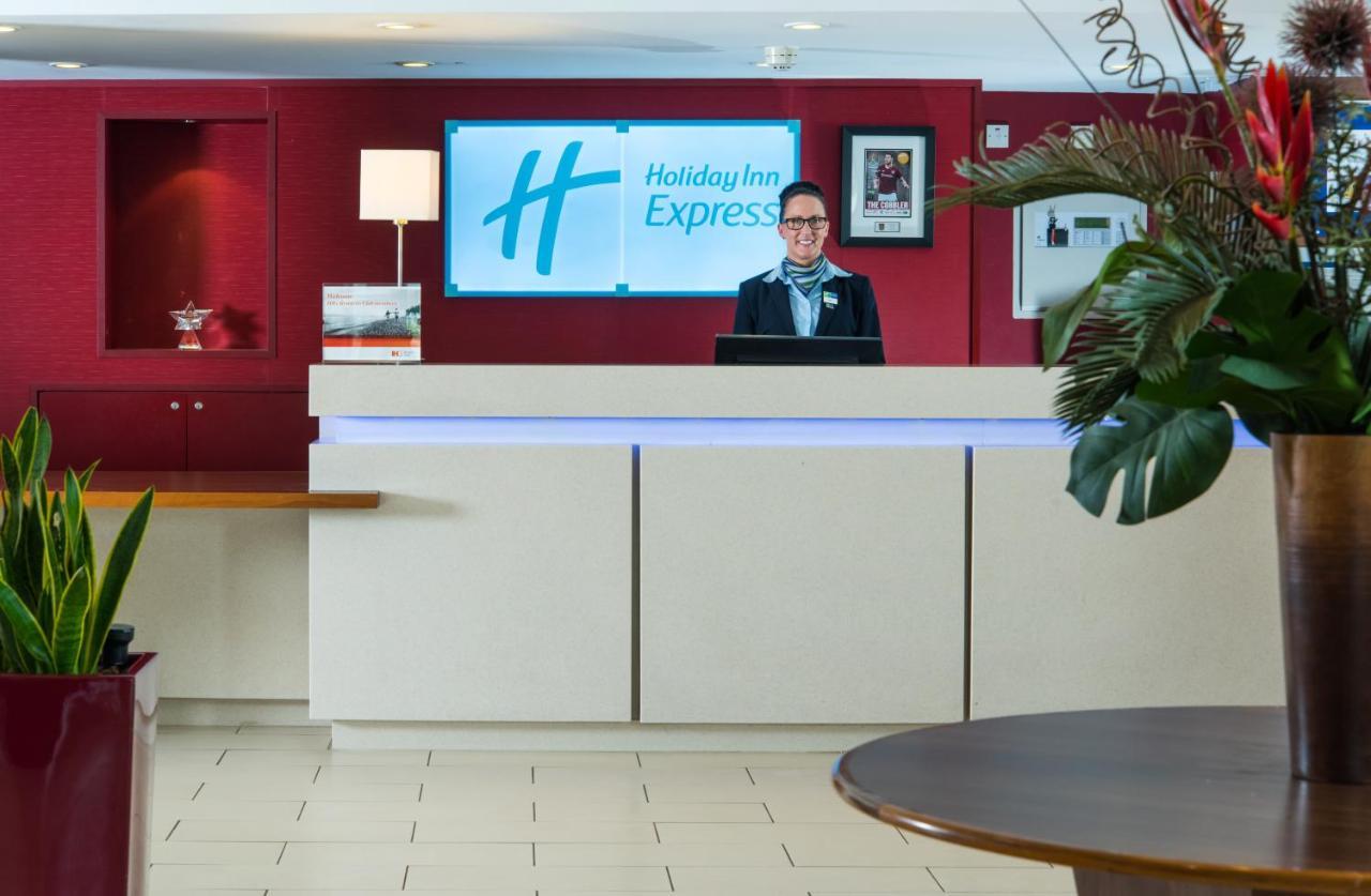 Holiday Inn Express Northampton - South By Ihg Luaran gambar