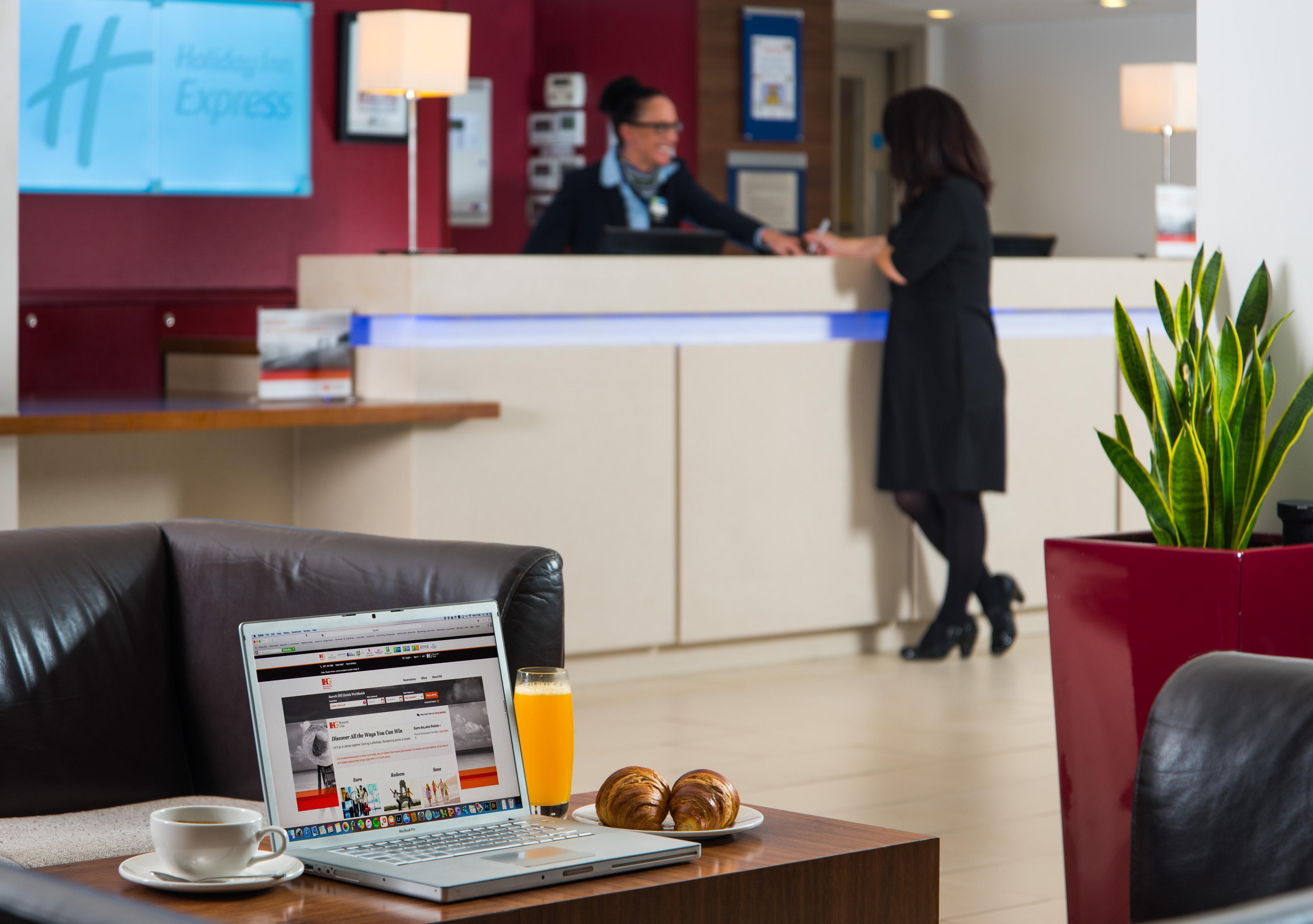 Holiday Inn Express Northampton - South By Ihg Luaran gambar