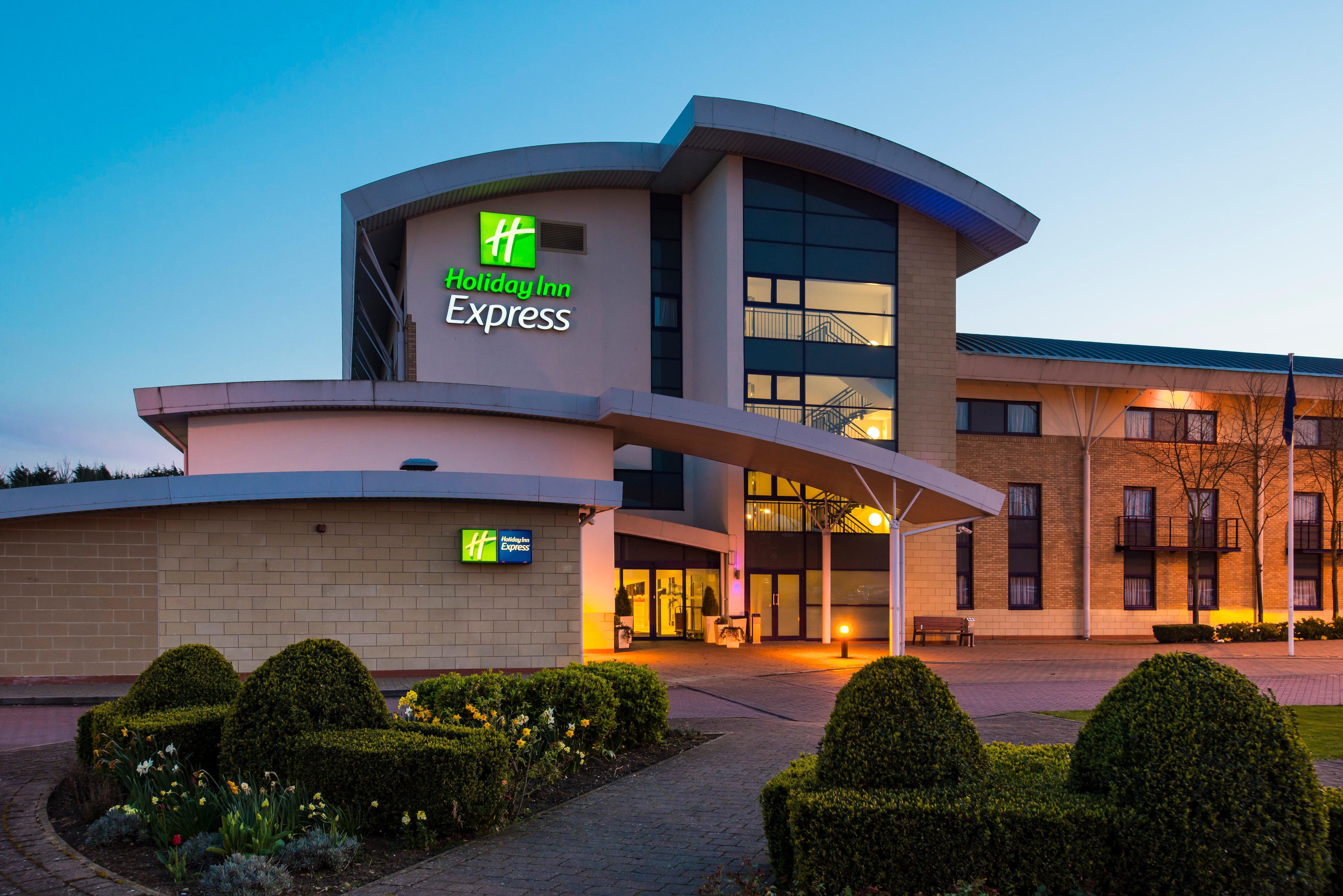 Holiday Inn Express Northampton - South By Ihg Luaran gambar