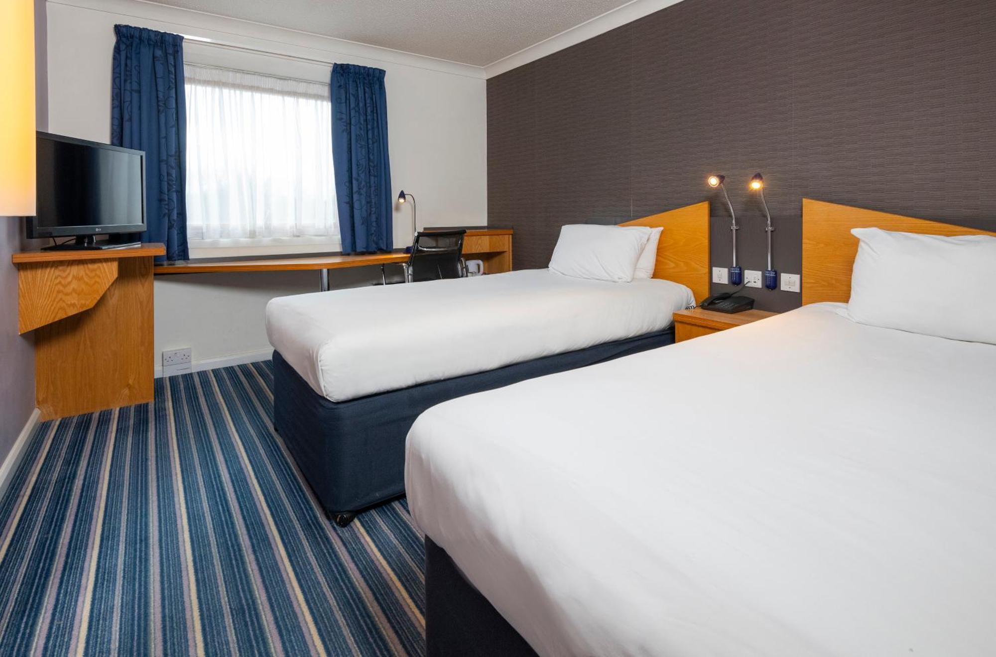 Holiday Inn Express Northampton - South By Ihg Luaran gambar