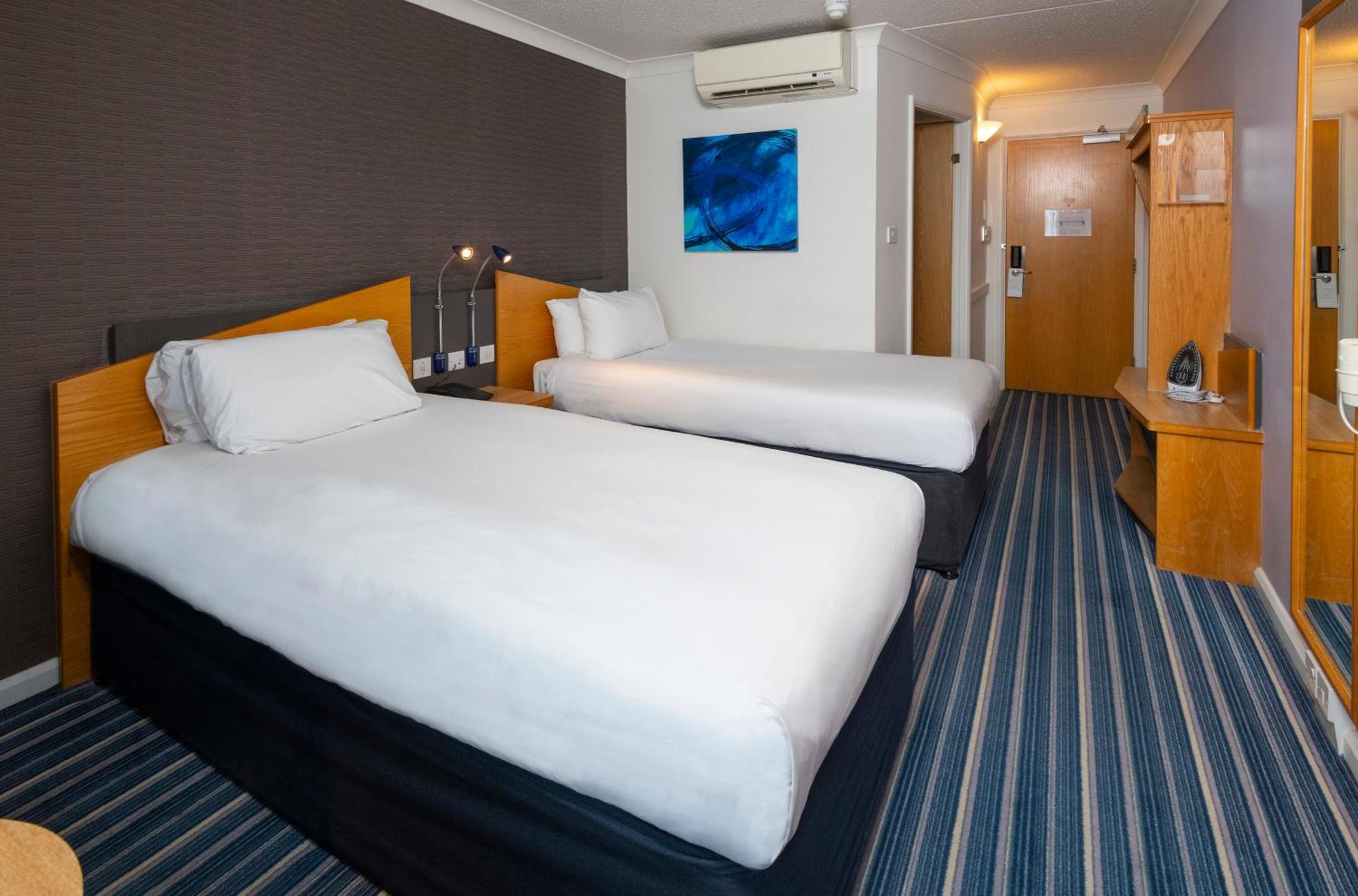 Holiday Inn Express Northampton - South By Ihg Luaran gambar
