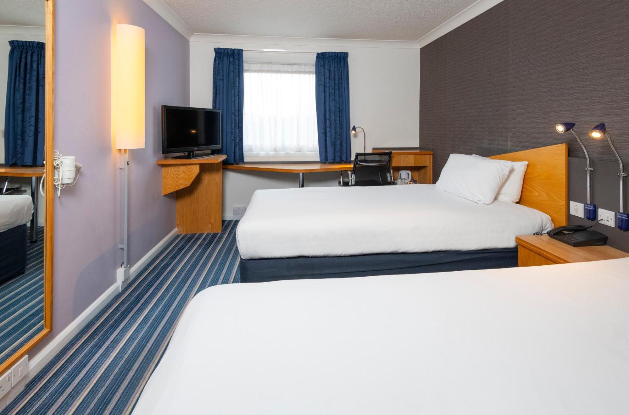 Holiday Inn Express Northampton - South By Ihg Luaran gambar