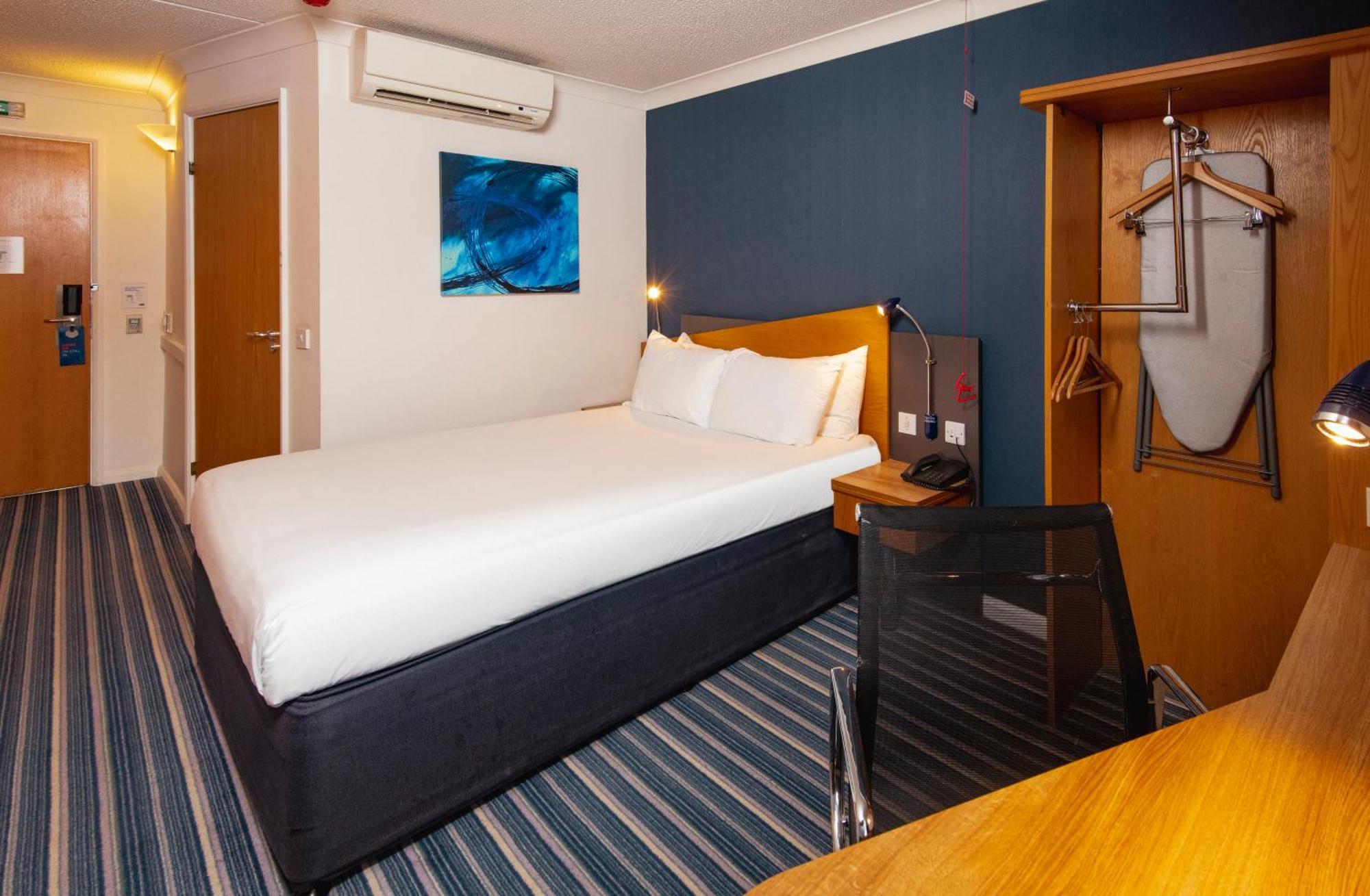Holiday Inn Express Northampton - South By Ihg Luaran gambar