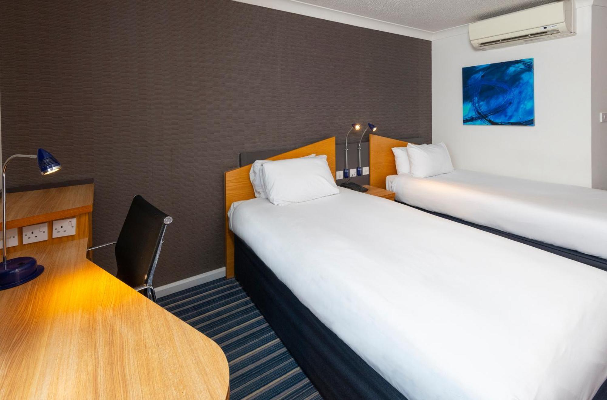 Holiday Inn Express Northampton - South By Ihg Luaran gambar