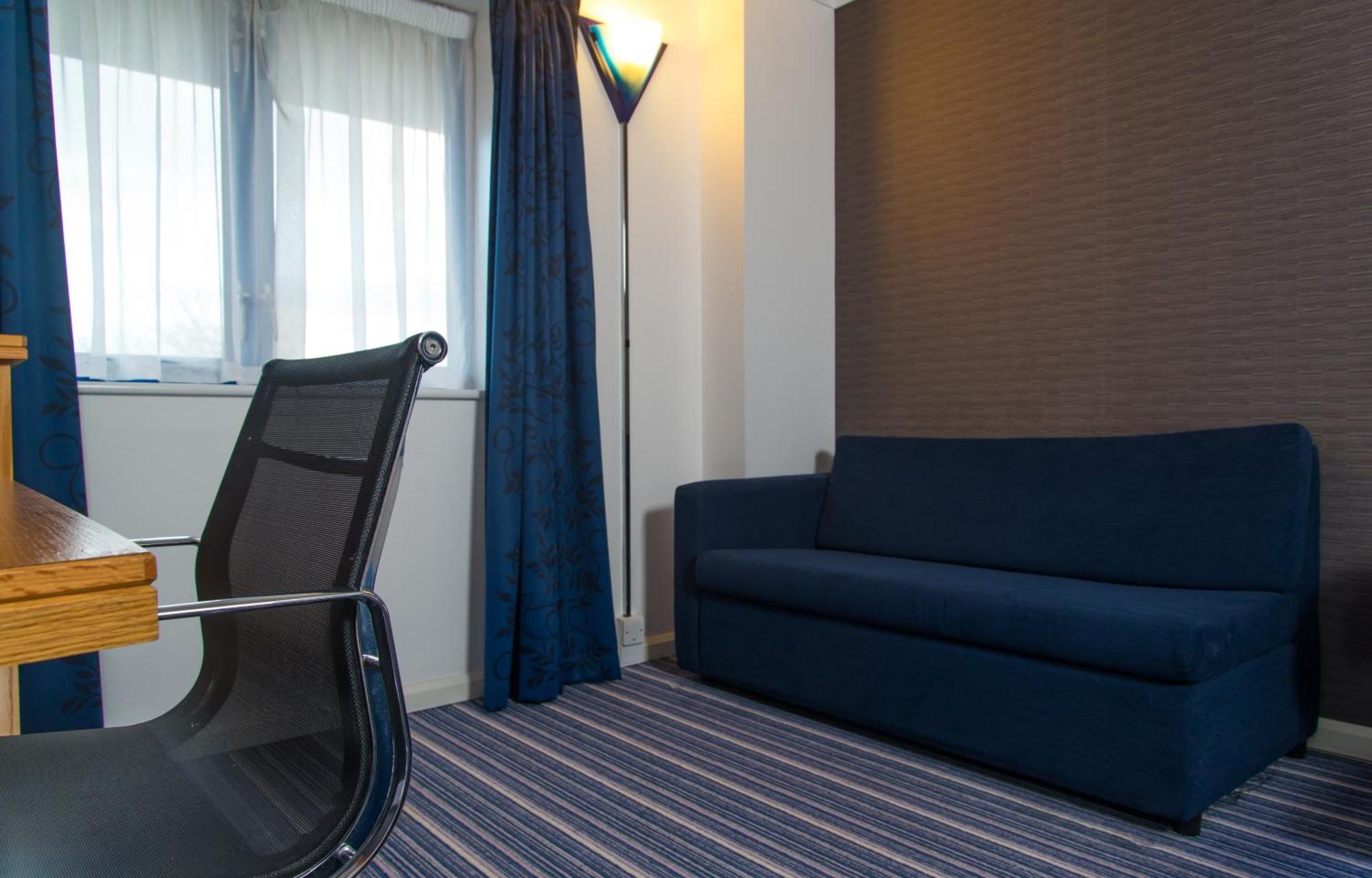 Holiday Inn Express Northampton - South By Ihg Luaran gambar